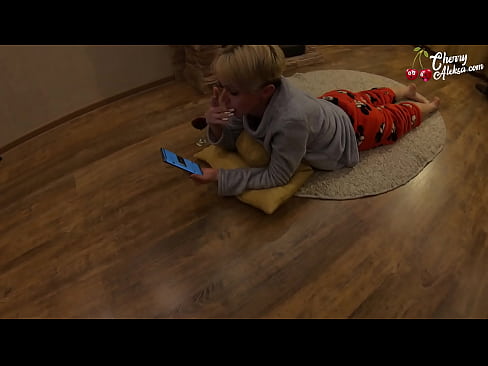 ❤️ 瘋狂的金發女郎吸吮巨大的雞巴並在上面彈跳 - 肛交 超級性愛 在我們這裡 zh-tw.porngifer.ru ﹏